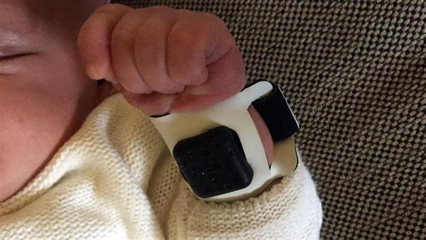 Este bracelete pode salvar seu bebê da morte súbita