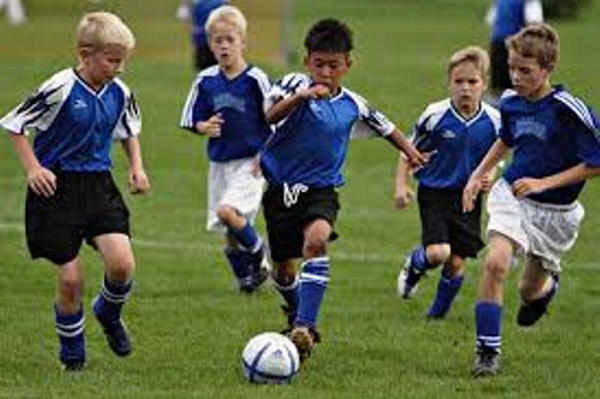Jogar futebol é bom para os ossos das crianças